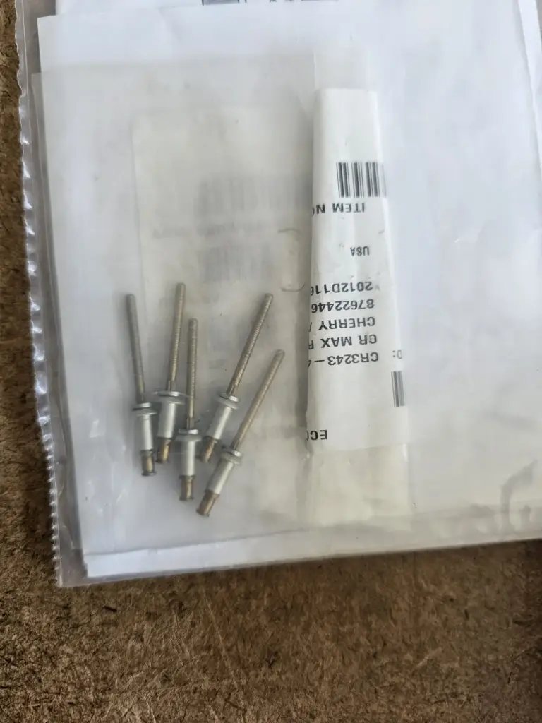 132270A403 RIVET