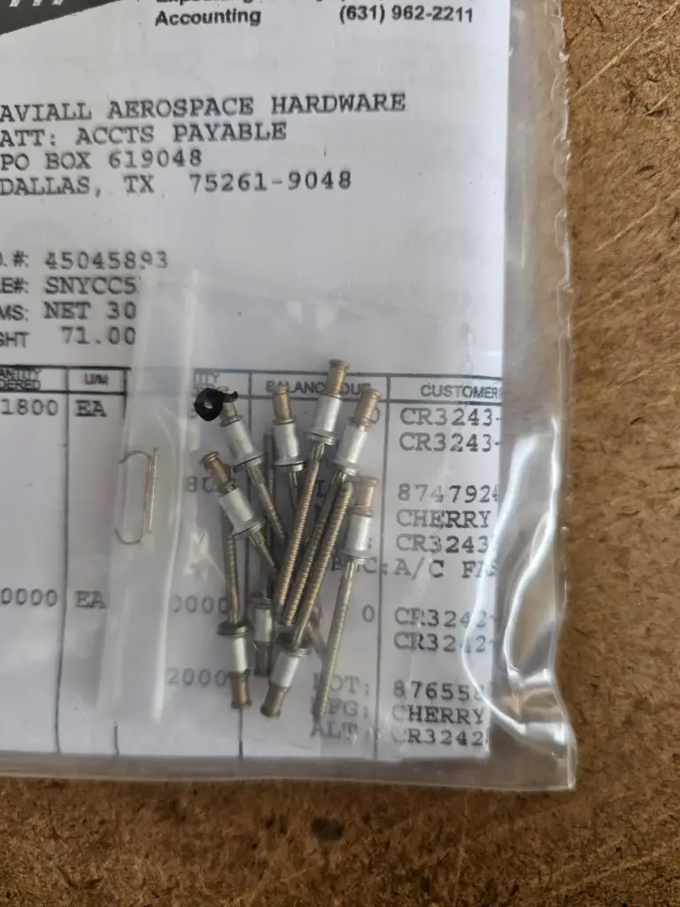 CR3242-4-02 RIVET